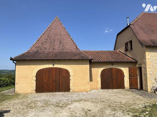 A VENDRE: Sur les hauteurs de GOURDON (Lot - 46) grande maison avec pigeonnier, en campagne, su...
