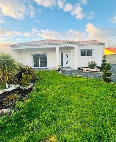 COUP DE COEUR ASSURE SUR CHAMBON ! VENEZ VITE DECOUVRIR CETTE PEPITE A 10 MIN DE LA GARE DE SURGERES !