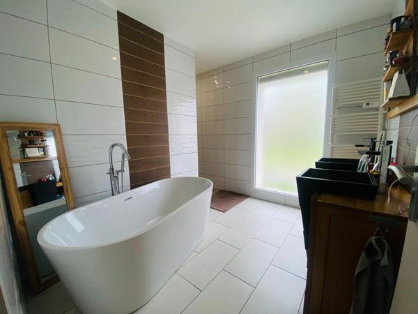 COUP DE COEUR ASSURE SUR CHAMBON ! VENEZ VITE DECOUVRIR CETTE PEPITE A 10 MIN DE LA GARE DE SURGERES !