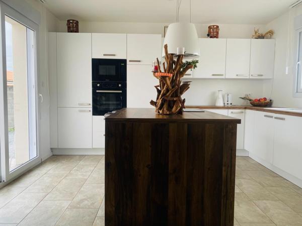 COUP DE COEUR ASSURE SUR CHAMBON ! VENEZ VITE DECOUVRIR CETTE PEPITE A 10 MIN DE LA GARE DE SURGERES !