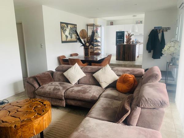 COUP DE COEUR ASSURE SUR CHAMBON ! VENEZ VITE DECOUVRIR CETTE PEPITE A 10 MIN DE LA GARE DE SURGERES !