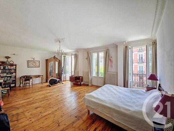 Maison à vendre  22 pièces - 609,54 m 2   CHATEL GUYON  - 63