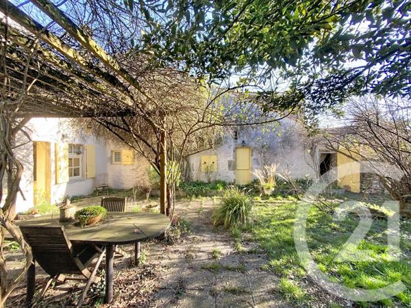Maison à vendre  22 pièces - 609,54 m 2   CHATEL GUYON  - 63