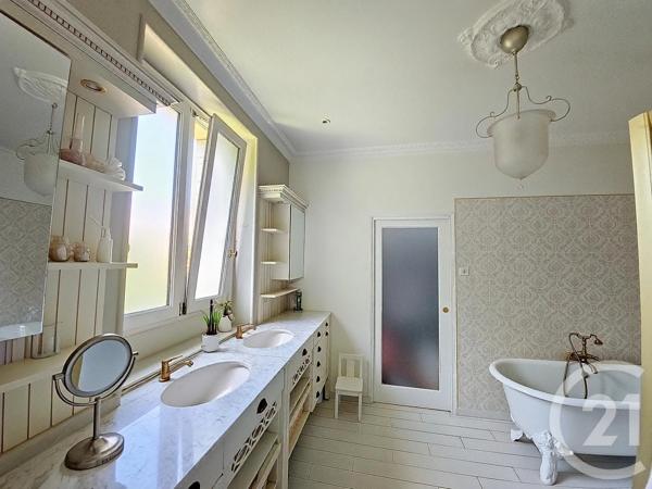 Maison à vendre  22 pièces - 609,54 m 2   CHATEL GUYON  - 63