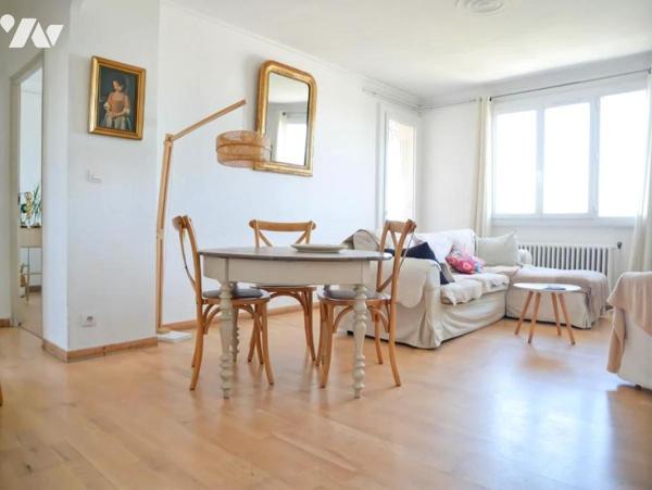 A MONTPELLIER, Quartier Figuerolles, Appartement 58 m², trois pièces avec balcon, dernier étage.