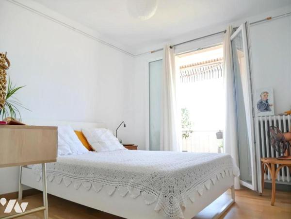 A MONTPELLIER, Quartier Figuerolles, Appartement 58 m², trois pièces avec balcon, dernier étage.