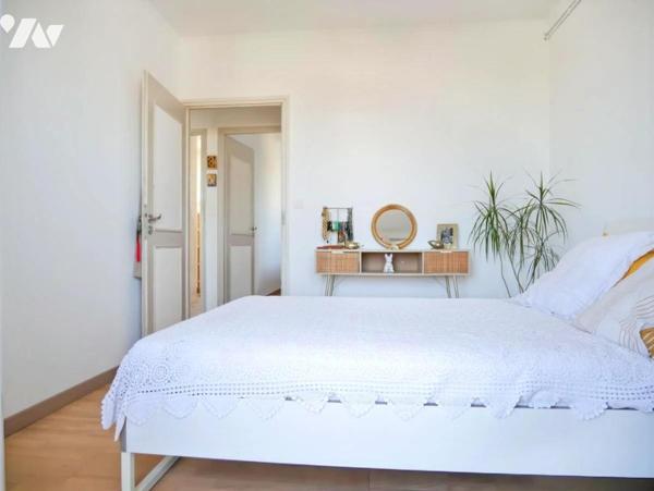 A MONTPELLIER, Quartier Figuerolles, Appartement 58 m², trois pièces avec balcon, dernier étage.