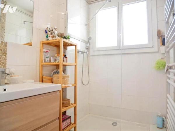 A MONTPELLIER, Quartier Figuerolles, Appartement 58 m², trois pièces avec balcon, dernier étage.