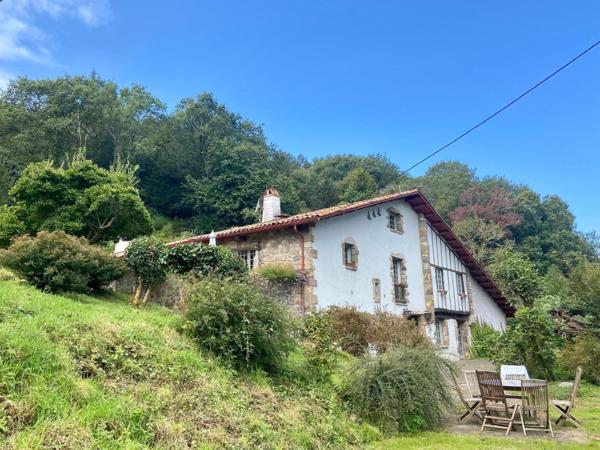 Traditionnelle ferme Basque rénovée avec chambre d'hôtes