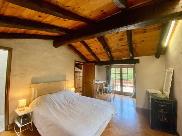 Traditionnelle ferme Basque rénovée avec chambre d'hôtes