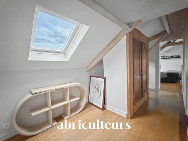 Maison individuelle atypique avec jardin et studio indépendant Garches