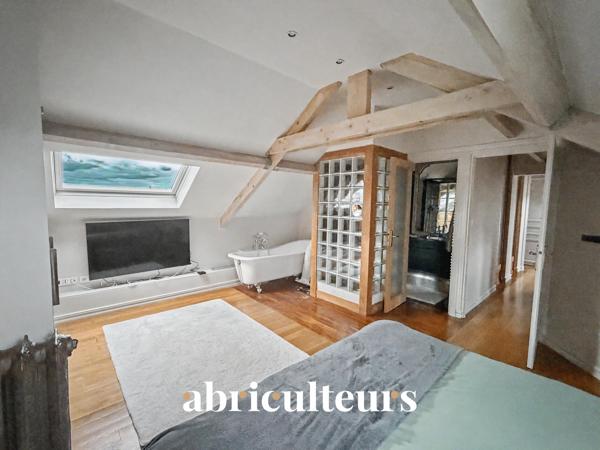 Maison individuelle atypique avec jardin et studio indépendant Garches