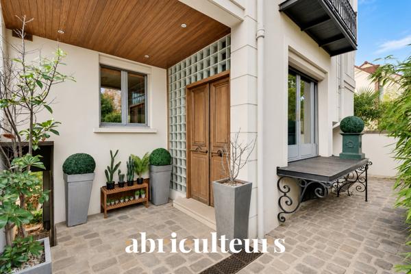 Maison individuelle atypique avec jardin et studio indépendant Garches