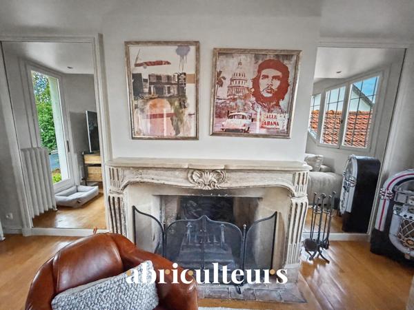Maison individuelle atypique avec jardin et studio indépendant Garches