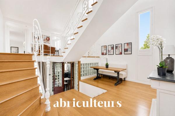 Maison individuelle atypique avec jardin et studio indépendant Garches