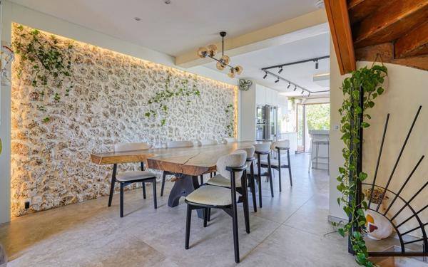 Maison à vendre    6 pièces • 210 m2 Cachan