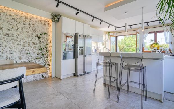 Maison à vendre    6 pièces • 210 m2 Cachan