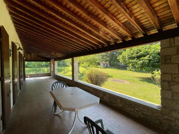 À seulement 1,5 km du centre de Dieulefit, découvrez cette spacieuse maison familiale avec grand terrain et fort potentiel d'aménagement