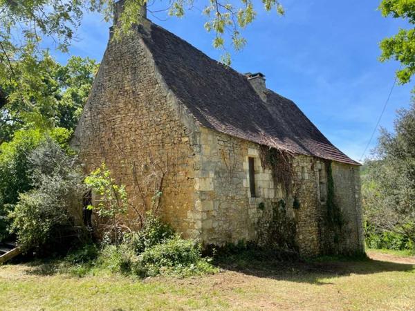 Location non meublée - Maison ancienne - Saint-cyprien Maison à louer sur la commune de Castels.