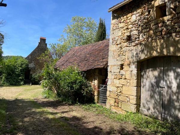 Location non meublée - Maison ancienne - Saint-cyprien Maison à louer sur la commune de Castels.