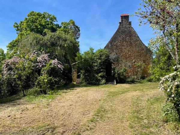Location non meublée - Maison ancienne - Saint-cyprien Maison à louer sur la commune de Castels.