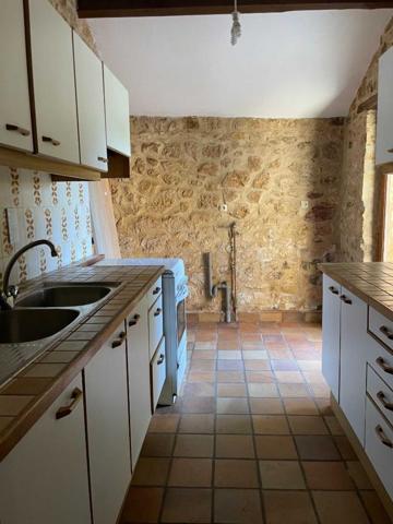 Location non meublée - Maison ancienne - Saint-cyprien Maison à louer sur la commune de Castels.