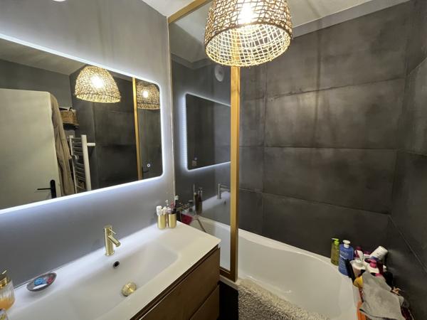 Aix-en-Provence (13090) A Vendre - Beau T3 en RDJ avec garage