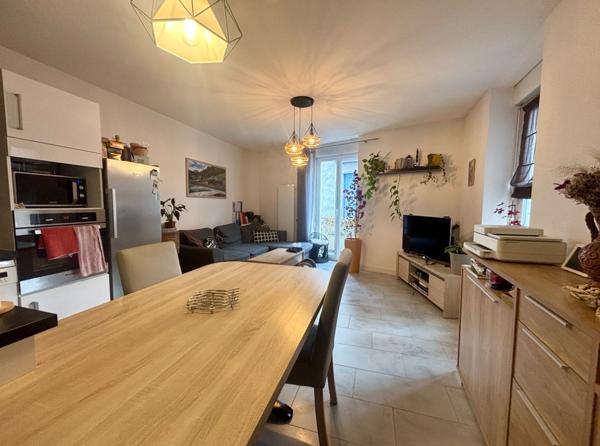 Immeuble / Maison de 125m² avec terrasse et garage AUBIERE