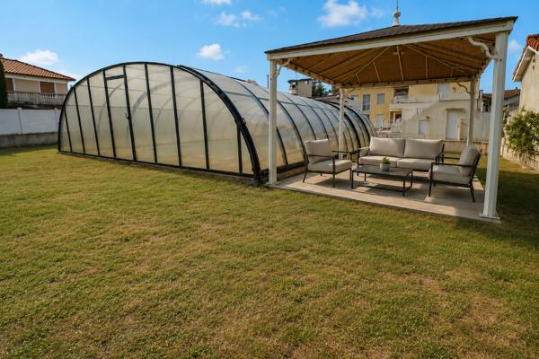 LIMITE ST FONS: # MAISON INDIVIDUELLE# 3 GARAGES# PISCINE OLYMPIQUE#RARE