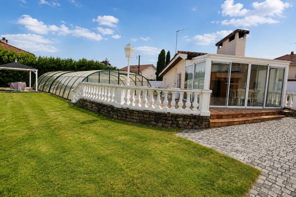 LIMITE ST FONS: # MAISON INDIVIDUELLE# 3 GARAGES# PISCINE OLYMPIQUE#RARE
