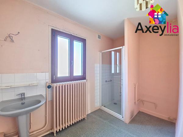 La Pacaudière (42310) A VENDRE - MAISON AVEC GARAGE ET ATELIER - LA PACAUDIERE