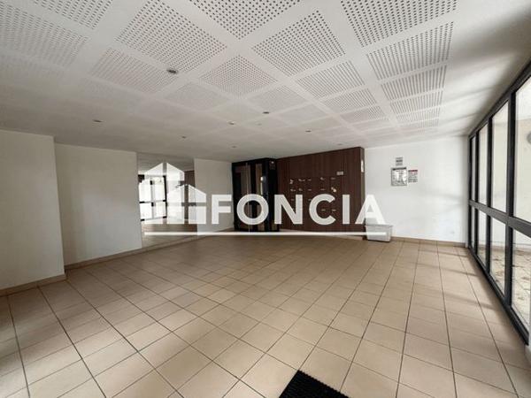 Location Appartement 4 pièces 82 m² - 25 RUE DE LA TABLE DE PIERRE Francheville 69340