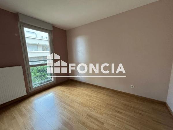 Location Appartement 4 pièces 82 m² - 25 RUE DE LA TABLE DE PIERRE Francheville 69340