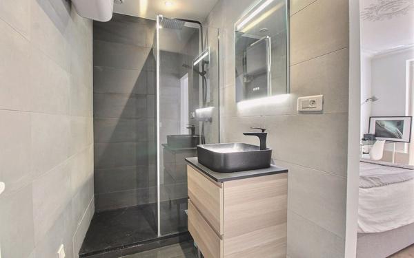 Appartement à vendre    4 pièces • 75,05 m2 Paris 6