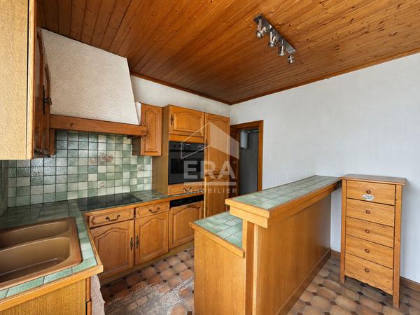 Maison de ville de caractère à rénover - 127 m² habitables + combles aménageables + 84 m² d'annexes ? Annecy, secteur Rue des Alpins