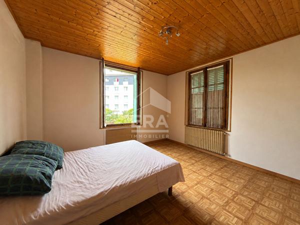 Maison de ville de caractère à rénover - 127 m² habitables + combles aménageables + 84 m² d'annexes ? Annecy, secteur Rue des Alpins