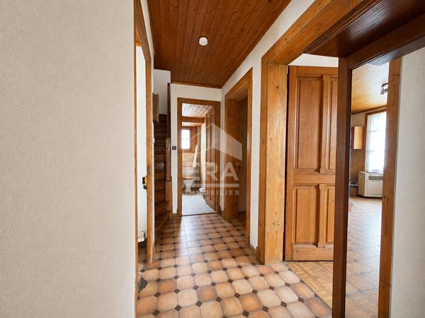 Maison de ville de caractère à rénover - 127 m² habitables + combles aménageables + 84 m² d'annexes ? Annecy, secteur Rue des Alpins