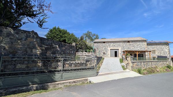 Maison Vernassal 5 pièces 111 m2 + garage sur terrain 2378 m2