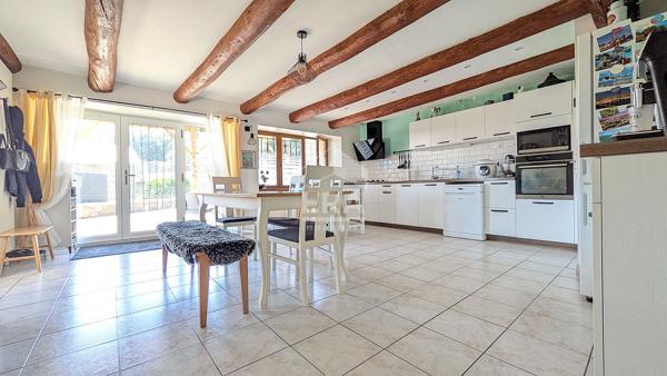 Maison Vernassal 5 pièces 111 m2 + garage sur terrain 2378 m2
