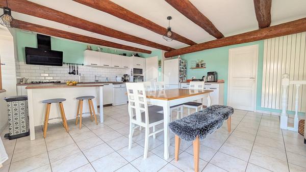 Maison Vernassal 5 pièces 111 m2 + garage sur terrain 2378 m2
