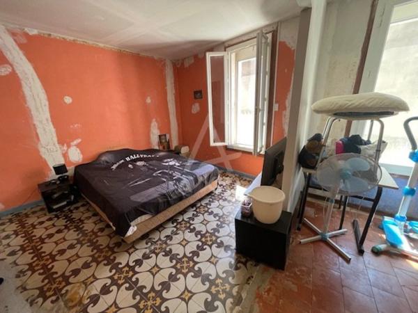 MAISON DE VILLAGE R+2 90m² HABITABLES CAVE TERRASSE TROPEZIENNE