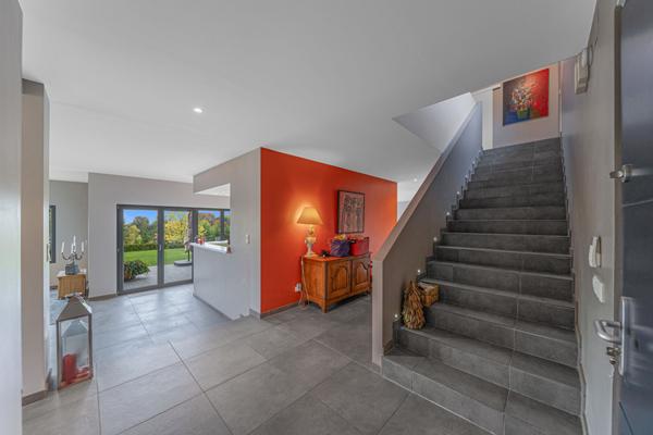 Superbe Villa 6 Chambres 280 m² habitables Vue dégagée. Piscine chauffée Grand Jardin Sous-sol aménagé