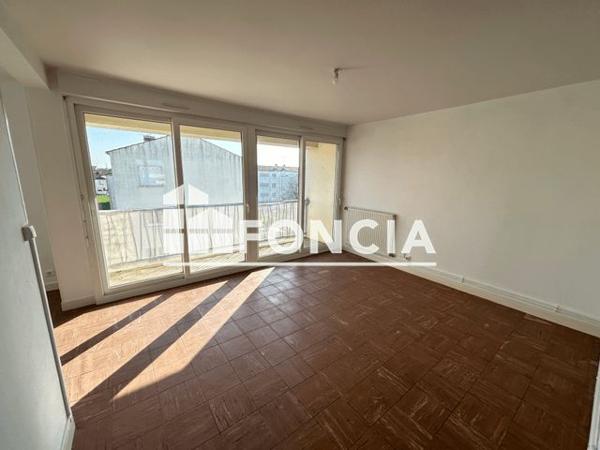 Location Appartement 3 pièces 68.63 m² - 30 RUE CHATEAU GAILLARD Rochefort 17300