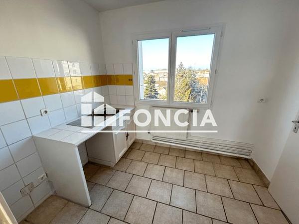 Location Appartement 3 pièces 68.63 m² - 30 RUE CHATEAU GAILLARD Rochefort 17300