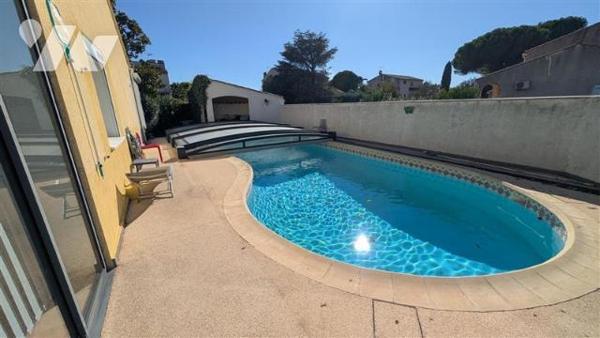 Villa de type 5 en R+1 avec piscine