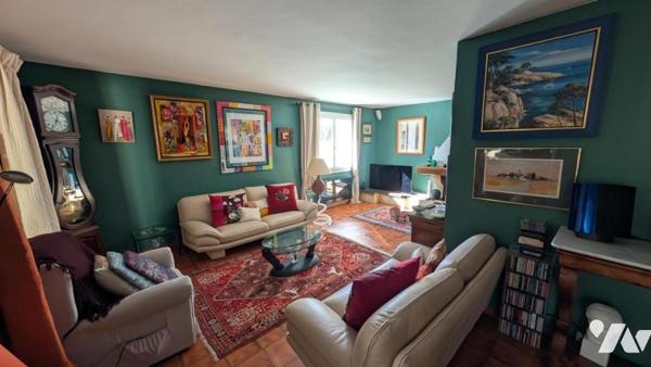 Villa de type 5 en R+1 avec piscine