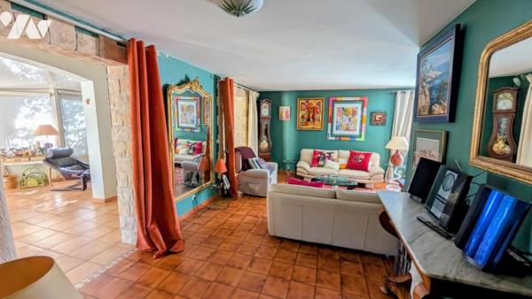 Villa de type 5 en R+1 avec piscine