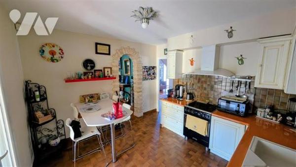 Villa de type 5 en R+1 avec piscine