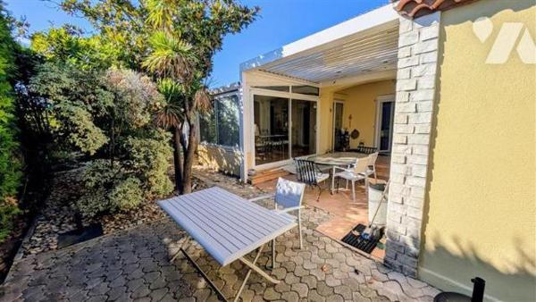 Villa de type 5 en R+1 avec piscine