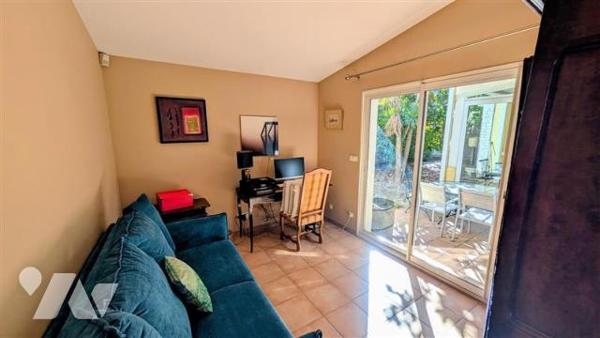 Villa de type 5 en R+1 avec piscine